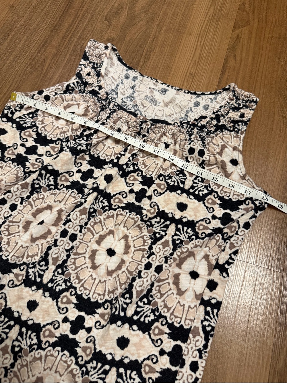 St John’s Bay Sleeveless Patterned Ruffle Neck Tank Top - Picture 6 of 7